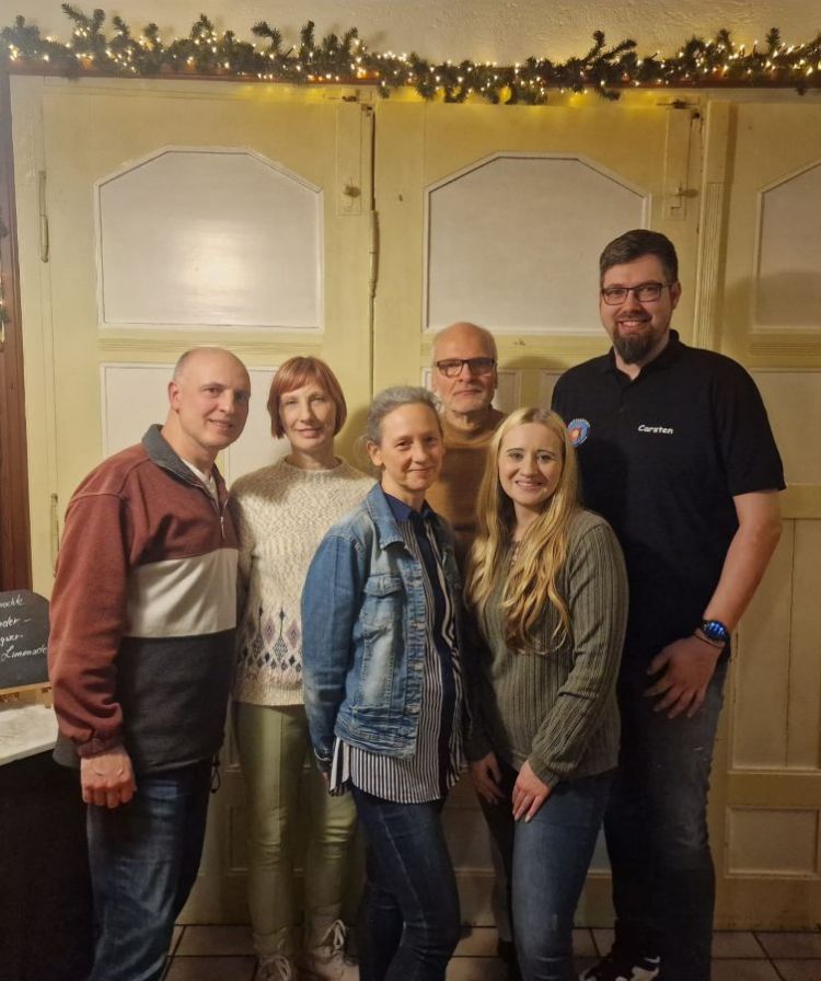 Vorstandschaft von links: Eduard Kreiling, Abtl. Badminton, Andrea Malter, Schriftführerin, Dana Rolle, Schatzmeisterin, Hans Höhn 1. Vorsitzender, Jacqueline Leucht 2. Vorsitzende, Carsten Krüger, Abtl. Bogenschießen